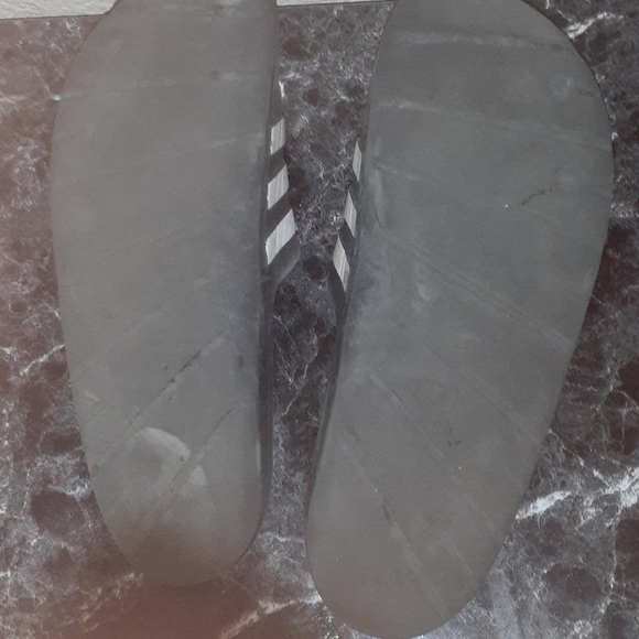 Addidas - Picture 3 of 4